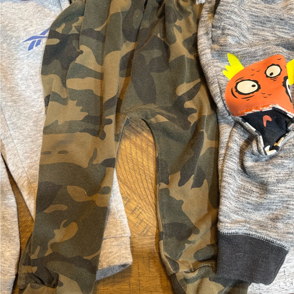Four Outfit Bundle With Three Full Zip Hoodies Great For Play Time 18-24 (2T) - Picture 9 of 16